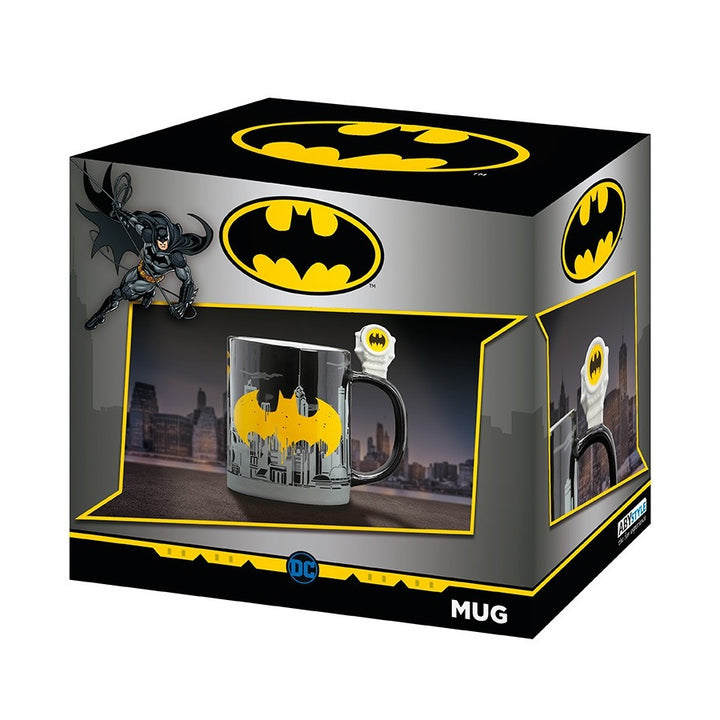 ספל באטמן עם ידית תלת מימד באט סיגנל 460 מ"ל | Bat-Signal And Batman 3D Handle Mug | ספלים וכוסות | פלאנט איקס | Planet X