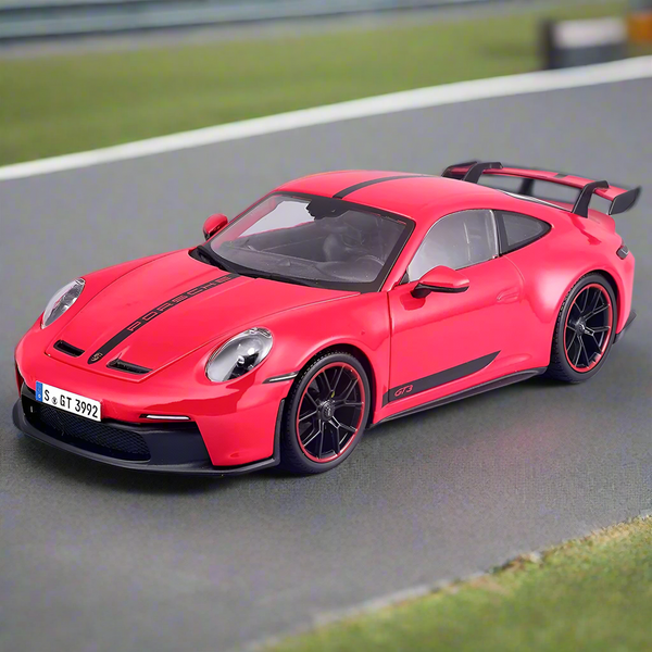 דגם מכונית פורשה 911 GT3 קופה 2022 1:18 | Porsche 911 GT3 2022 Rossa with Stripes 1:18 Maisto