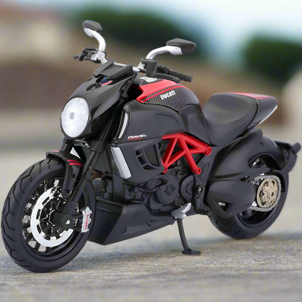 דגם אופנוע דוקאטי דיאבל קרבון 1:12 | Ducati Diavel Carbon 1:12 Maisto Motorcycle Diecast Model