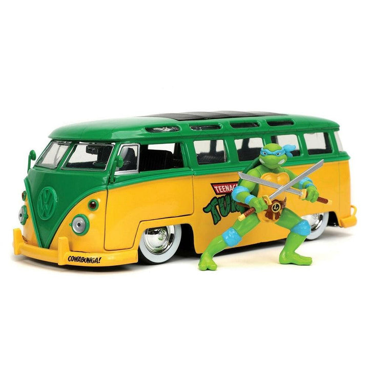 אוטובוס פולקסווגן 1962 ודמות לאונרדו צבי הנינג'ה | Leonardo And 1962 Volkswagen Bus 1:24 | רכבים | פלאנט איקס | Planet X